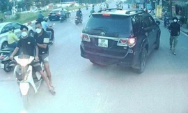 Vụ bảo kê chặn đường đập xe tải chở phế liệu: Cần làm rõ có hay không người 'đứng sau'?