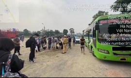 Xe khách 29 chỗ chở 58 người bị phạt gần 40 triệu đồng