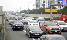 Lối ra cao tốc Pháp Vân - Cầu Giẽ ùn tắc nhiều cây số
