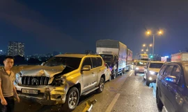 6 xe ô tô ‘dồn toa’ tại đường Vành đai 3 trên cao