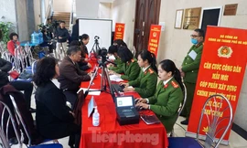 Hà Nội mở cao điểm 30 ngày đêm cấp CCCD gắn chip