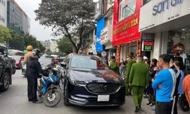 Công an thông tin vụ tài xế ô tô dùng vật giống súng đe dọa lái xe của ngân hàng