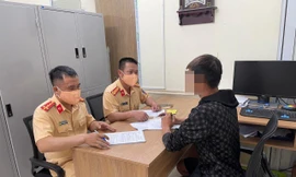 Xe tải chạy ngược chiều trên cao tốc, tài xế nói ‘do không biết đường’ 