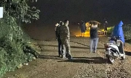 Xuyên đêm tìm kiếm hai mẹ con mất tích trong vụ lật đò ở Tuyên Quang