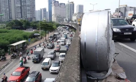 Đánh giá hư hại đường Vành đai 3 trên cao sau vụ 2 cuộn thép hàng chục tấn rơi khỏi xe container