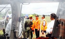 Lực lượng tìm kiếm cứu hộ Indonesia chuẩn bị trục vớt 3 thi thể được phát hiện sáng nay, 5/