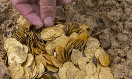 [ẢNH] Cận cảnh kho tiền vàng 1.000 năm tuổi có khắc chữ Ả Rập