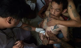 Rùng mình cảnh xăm ma thuật của người Thái