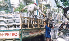 20 -30% lượng gas trên thị trường TPHCM là gas nhái, gas lậu. Ảnh: HT