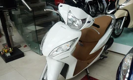 Cận cảnh Honda Vision mới tại showroom