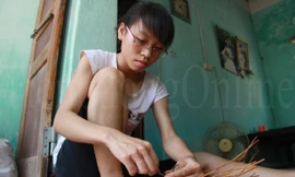 Ôm nhau khóc vì con đỗ đại học