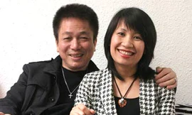 Nhạc sĩ Phú Quang và người vợ hiện tại (Ảnh: ANTG)