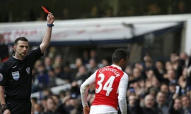 Coquelin trở thành tội đồ của Arsenal với chiếc thẻ đỏ vô duyên