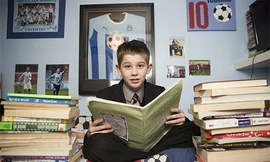 Thần đồng 11 tuổi Kian Hamer sở hữu số điểm IQ cao hơn cả thiên tài Einstein.