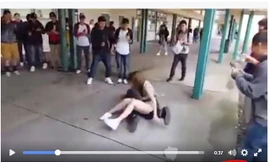 Clip nữ sinh hạ gục nam sinh xuất phát từ mâu thuẫn trên mạng xã hội thu hút sự quan tâm đáng kể.