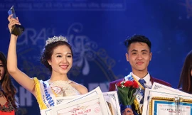 Giây phút đăng quang của Trần Ngọc Anh và Nguyễn Kim Hoàng Anh