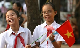 Học sinh tiểu học trường công lập; học sinh, sinh viên ngành sư phạm hệ chính quy ở các trường công lập được miễn học phí