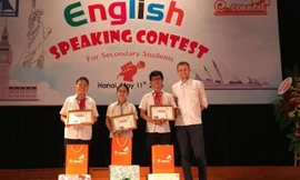 Sôi động cuộc thi hùng biện tiếng Anh tại Trường THPT chuyên Hà Nội – Amsterdam