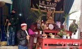 Sau khi cơ quan công an khám nghiệm tử thi, nạn nhân Bùi Bá Khiên được giao cho gia đình tổ chức tang lễ.- Ảnh:Quốc Huy