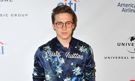 Cậu cả nhà Beckham đẹp như hotboy, hò hẹn cùng bạn gái 'tin đồn'