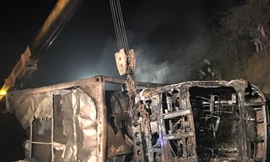 Chiếc xe bồn cháy vụn sau vụ tai nạn thảm khốc