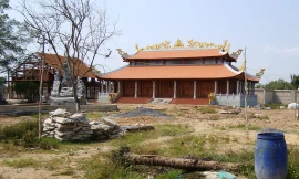 Cận cảnh nhà thờ tổ của danh hài Hoài Linh. Ảnh: TL.