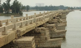 Cây cầu cổ bằng đá dài nhất Trung Quốc