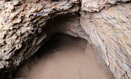 Địa đạo của lực lượng công an nhân dân vũ trang dùng để chiến đấu vừa phát lộ. Ảnh: Hoàng Táo