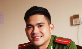 Nụ cười 'đốn tim' của chàng lính chữa cháy 9X