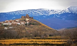 Inka Piegsa Quischotte đã tiến thẳng đến Trasmoz để đi tìm lời giải cho câu chuyện về phù thủy và lời nguyền ở nơi đây. Ảnh: BBC