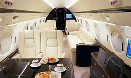 Quan chức vòi vĩnh doanh nghiệp để được "tặng" máy bay riêng. Ảnh minh họa: Deerjet.com