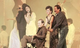 'Nhìn Thanh Tùng chật vật ngồi xe lăn mà ứa nước mắt'