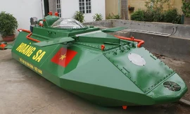 Tàu Hoàng Sa được khoác áo màu xanh mới. Ảnh: Q.Hòa.