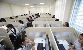 Thí sinh làm bài thi đánh giá năng lực. Ảnh: Ngọc Thành