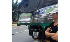 Xe tải dìu xe khách mất phanh lao đèo thoát tai nạn thảm khốc