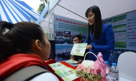 Thí sinh tìm hiểu thông tin tuyển sinh năm 2016