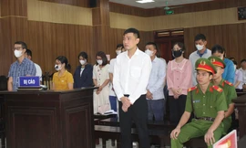 Thủ đoạn 'đẩy' dân gặp 'cò' của nhóm cán bộ chi nhánh văn phòng đăng ký đất đai