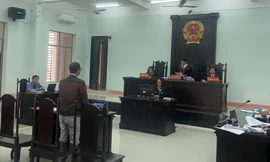 Tạm dừng xét xử vụ khách hàng bị 'bốc hơi' gần 47 tỷ đồng tiền gửi tại Sacombank Cam Ranh