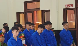 17 thanh thiếu niên mang 'hàng nóng' đi giải quyết mâu thuẫn lĩnh án