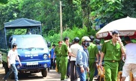 Công an làm việc tại hiện trường vụ xác thiếu nữ trong rẫy ngô hôm ngày 2/7