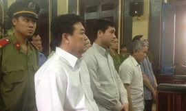 Nhận xe Lexus, sừng tê, tiền tỷ...không phải ăn hối lộ?!