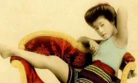 Geisha trong trang phục áo tắm