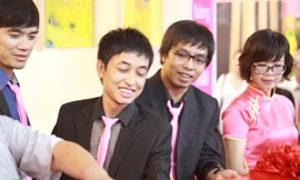 Mang tranh người Việt đến cho người Việt