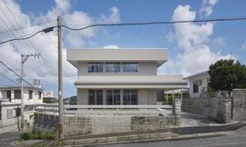 Thích thú với ngôi nhà hai tầng màu xám cho gia đình 3 người