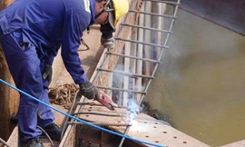 Tất bật trên công trường xây dựng cầu nối Bình Dương với Đồng Nai