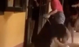 Hiệu trưởng nói việc phát tán clip 'nữ sinh quỳ trước cửa lớp' ảnh hưởng tới nhà trường