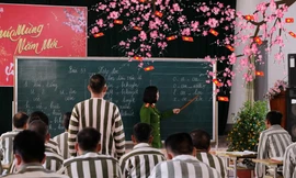 Mùa xuân mới của những phạm nhân lần đầu tự viết được tên mình