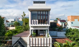 Mê mẩn với mẫu nhà mang cả bầu trời vào không gian nhờ dùng lam thép thay mái