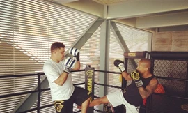 Ro 'béo' thượng đài làm võ sĩ