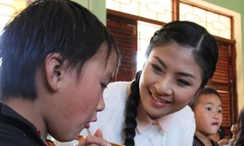 Anh đã dìu tôi bước qua thời thiếu nữ...